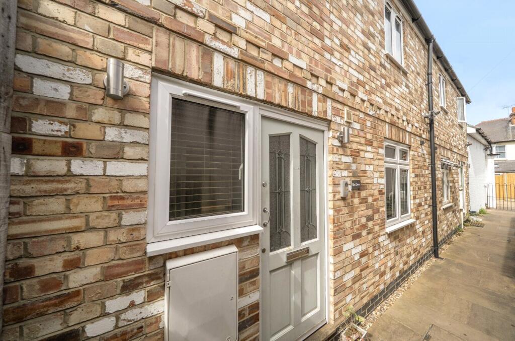 1 bed Cottage for rent in Weybridge. From Leaders Lettings - Weybridge