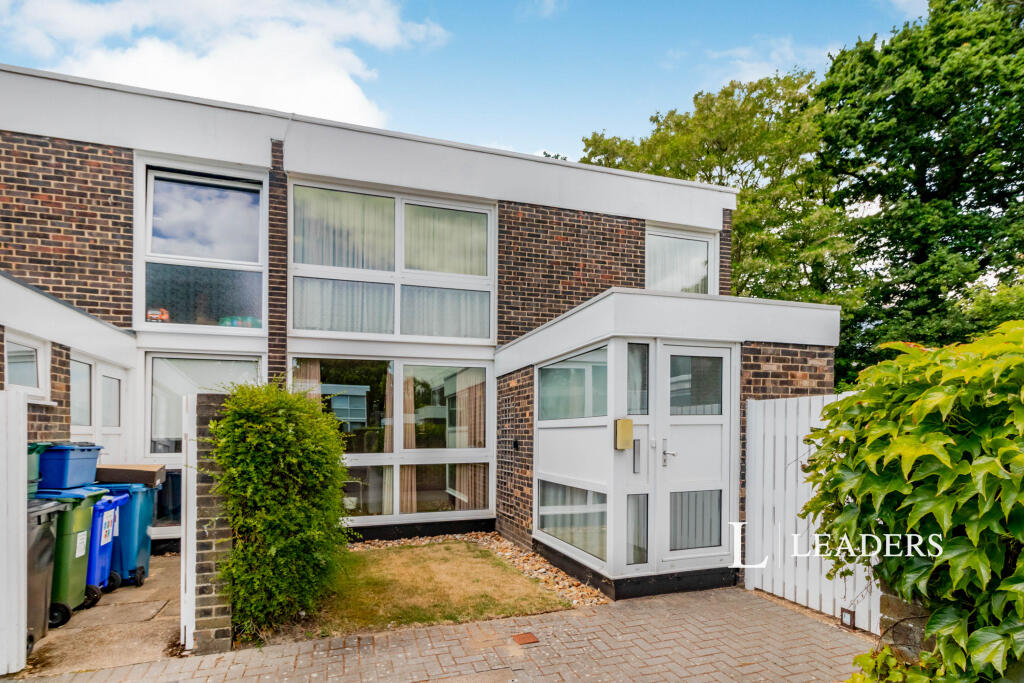 3 bed Detached for rent in Weybridge. From Leaders Lettings - Weybridge