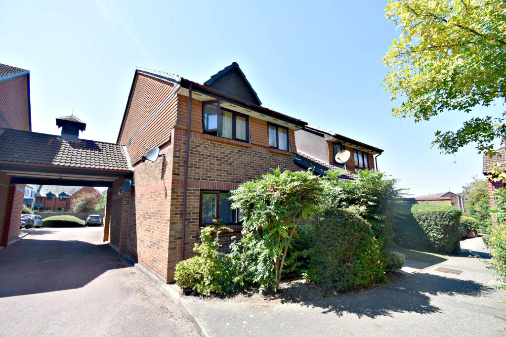 2 bed 1st Floor Flat for rent in Witham. From Leaders Sales - Witham