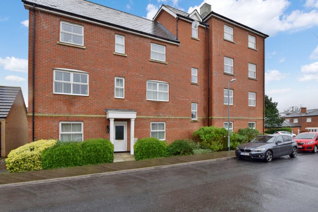 2 bed 1st Floor Flat for rent in Witham. From Leaders Sales - Witham