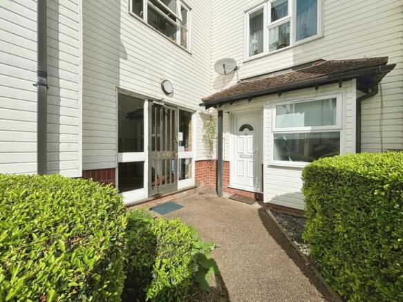 1 bed 1st Floor Flat for rent in Witham. From Leaders Sales - Witham