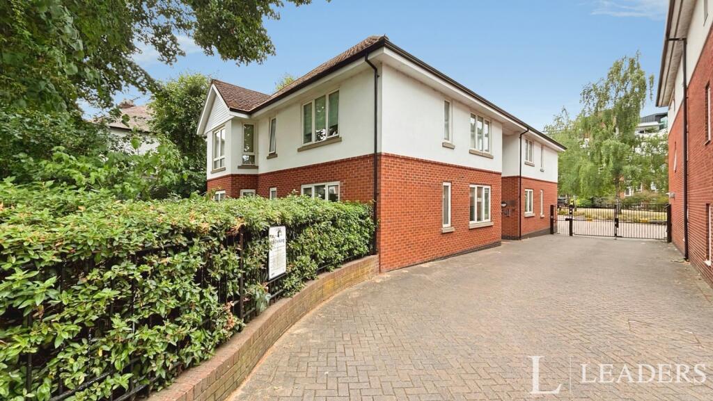 2 bed 1st Floor Flat for rent in Woodford. From Leaders Sales - Witham