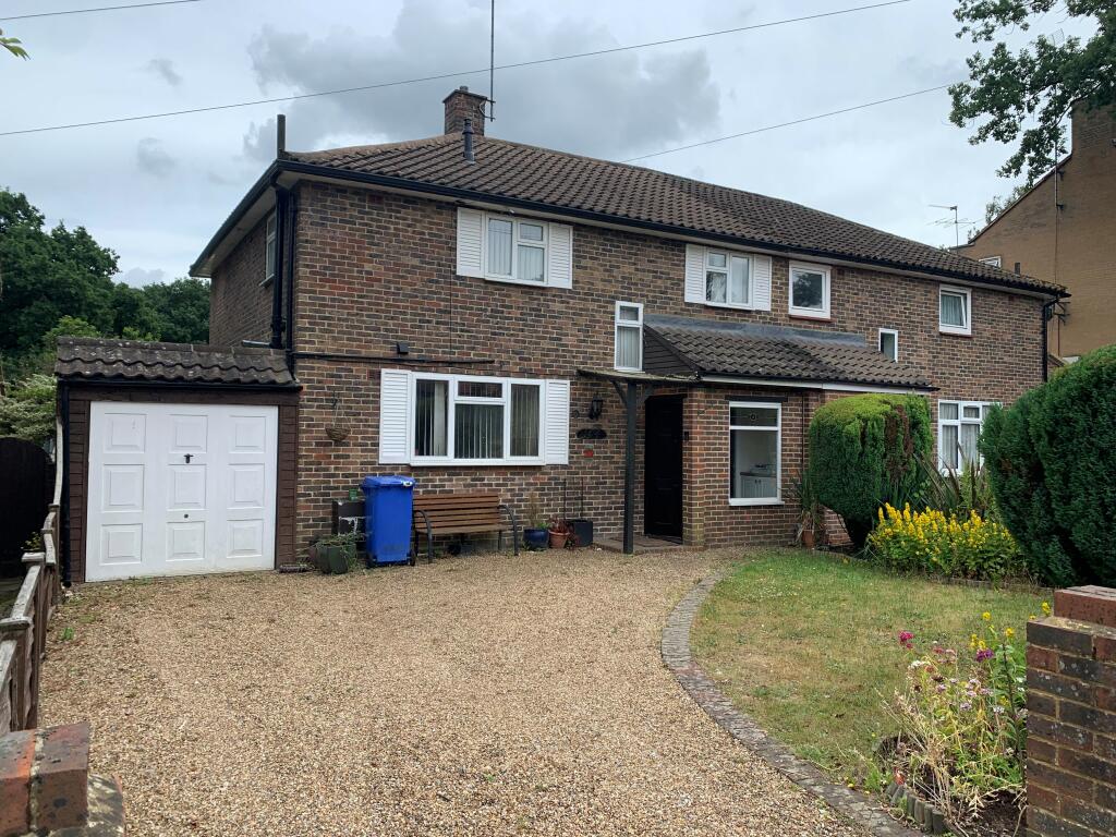 3 bed Semi-Detached House for rent in Sheerwater. From Leaders - Woking