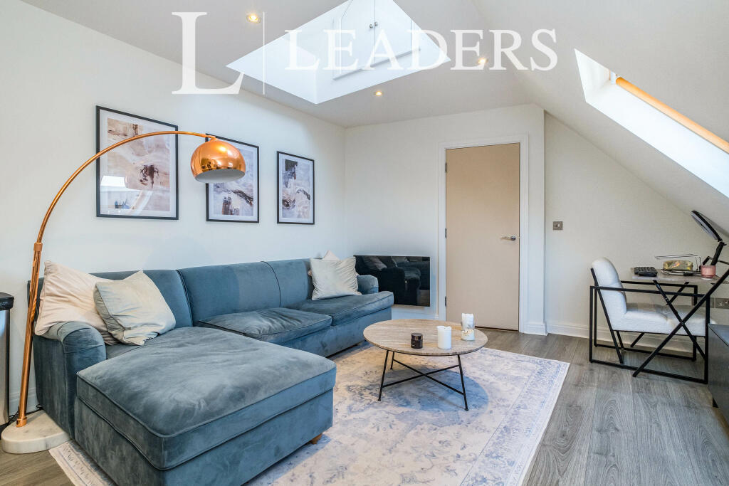 1 bed Apartment for rent in West Byfleet. From Leaders - Woking