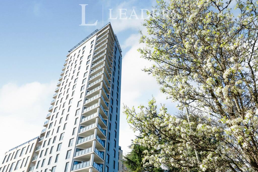 2 bed Flat for rent in Pyle Hill. From Leaders - Woking