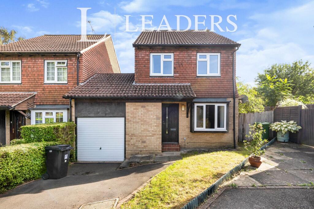 3 bed Detached for rent in Woking. From Leaders Sales - Woking