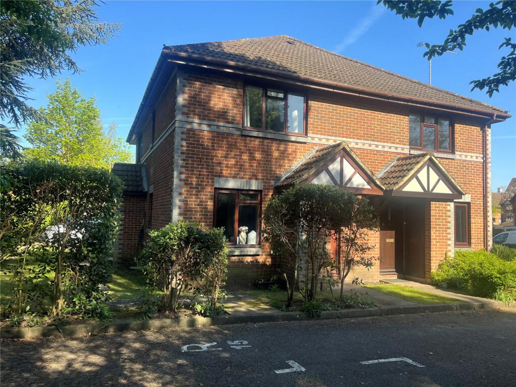 1 bed Detached for rent in Woking. From Leaders Sales - Woking
