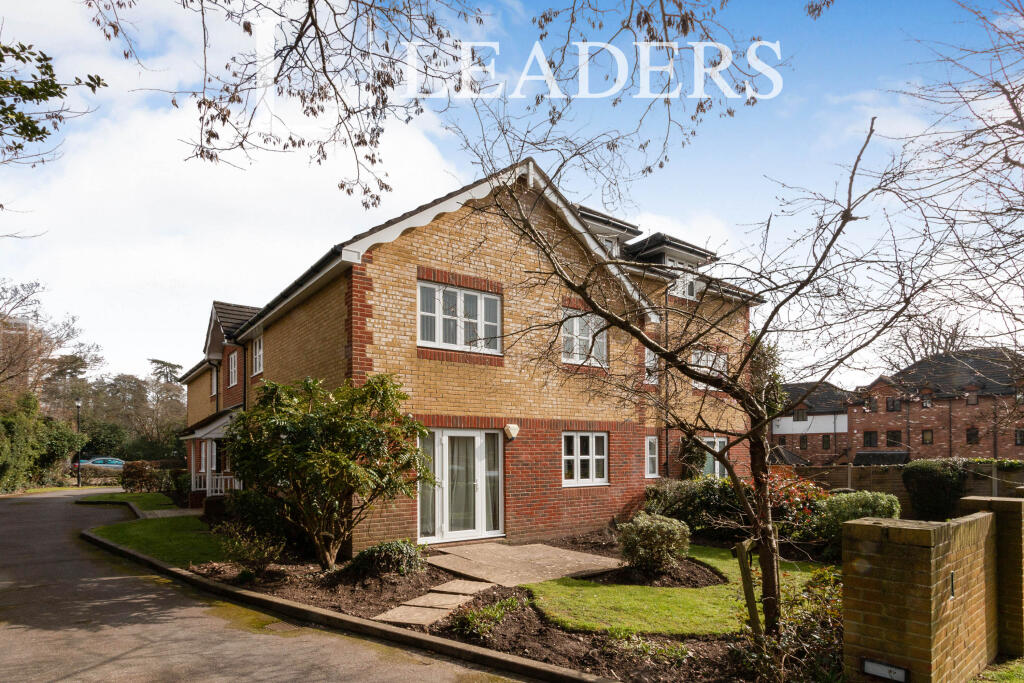 1 bed 1st Floor Flat for rent in Pyle Hill. From Leaders Sales - Woking