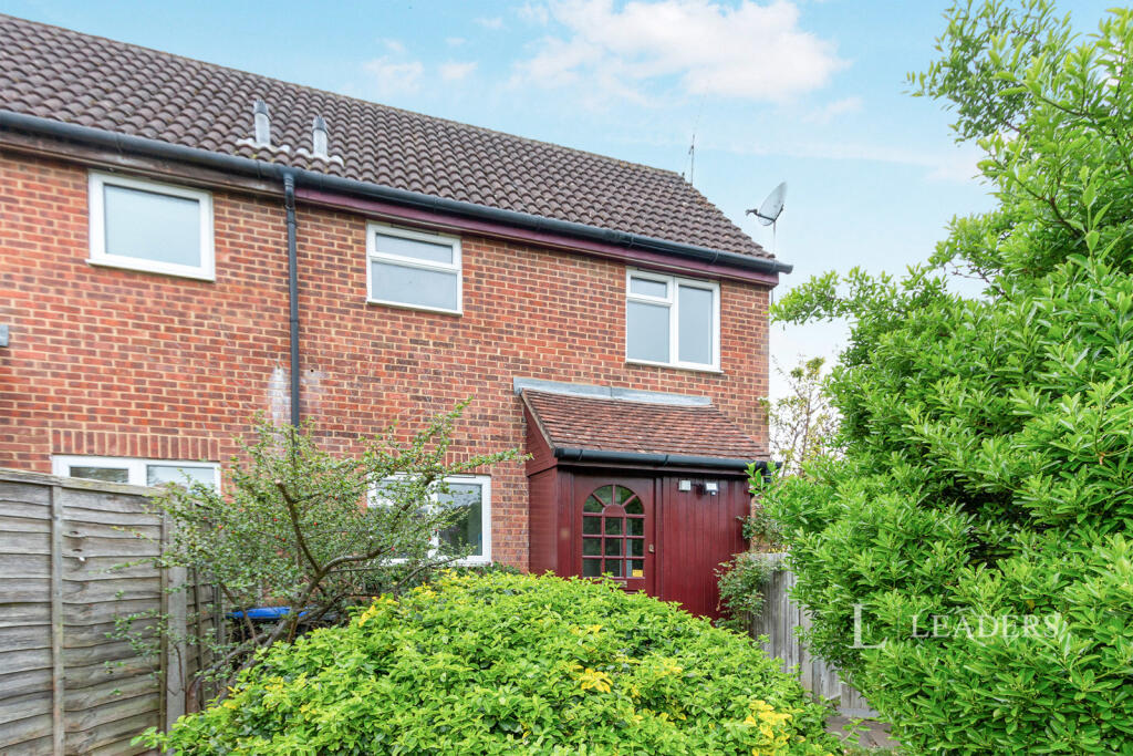 1 bed Detached for rent in Woking. From Leaders Sales - Woking