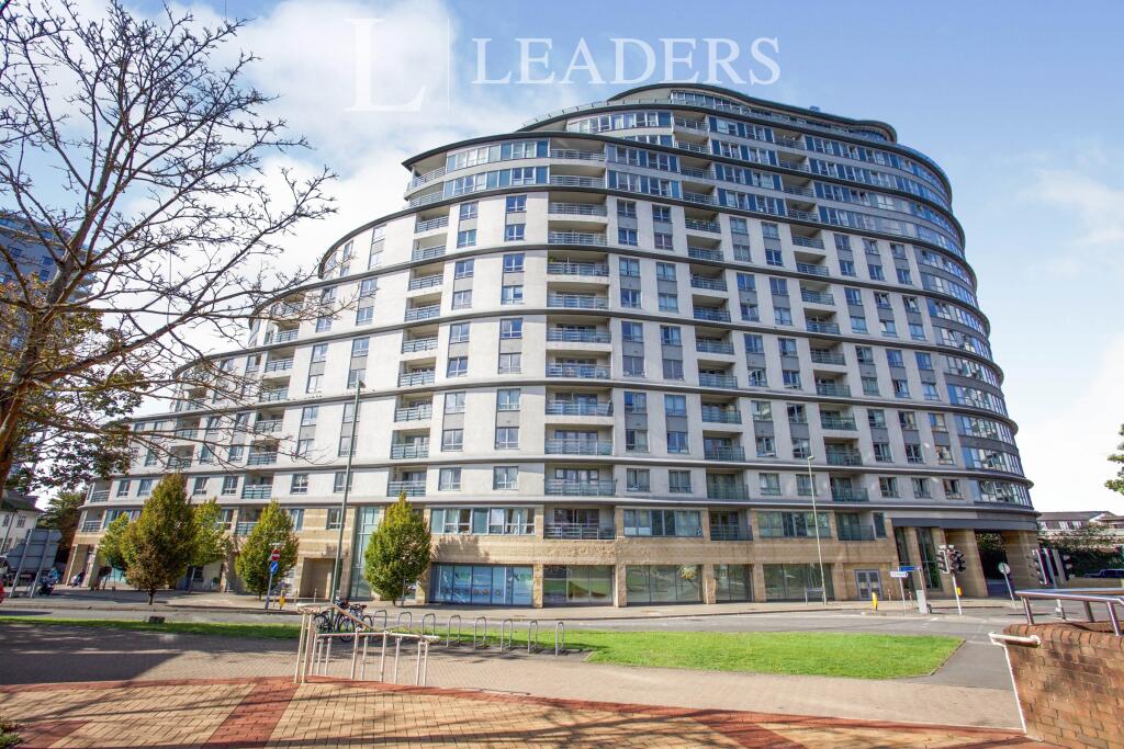 2 bed 1st Floor Flat for rent in Pyle Hill. From Leaders Sales - Woking