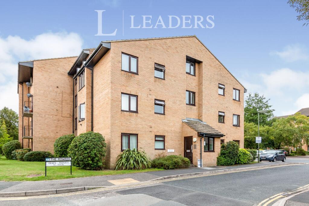 1 bed 1st Floor Flat for rent in Pyle Hill. From Leaders Sales - Woking
