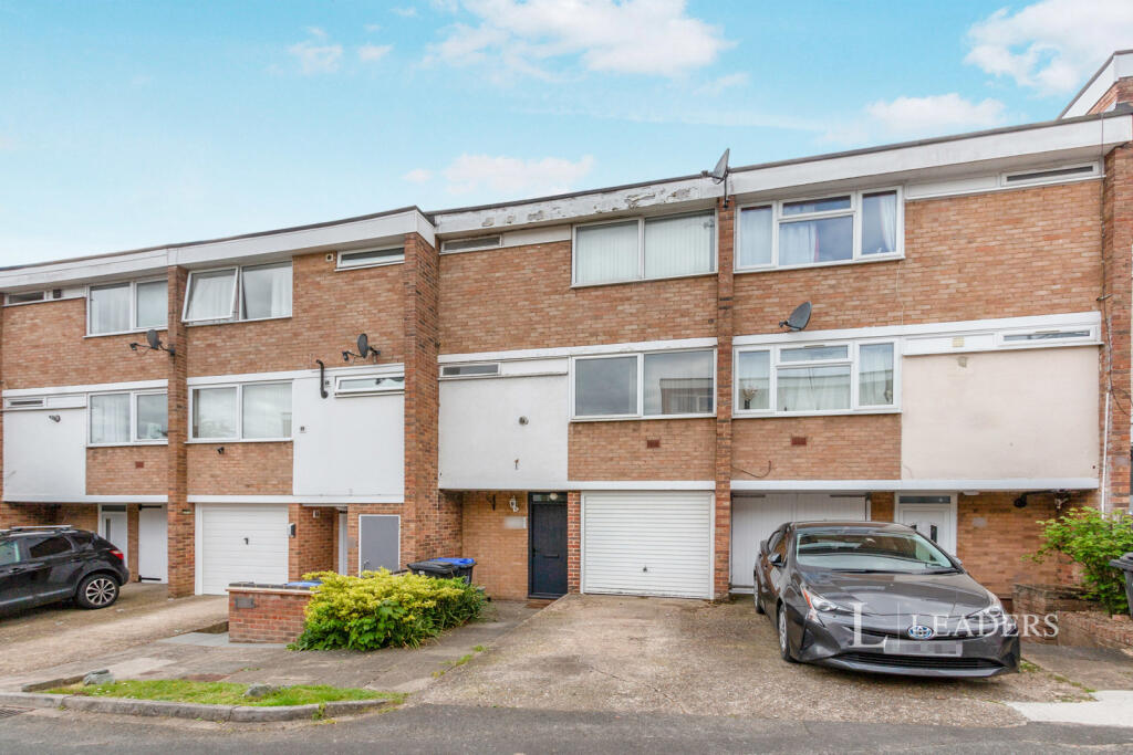 3 bed Town House for rent in Pyle Hill. From Leaders Sales - Woking