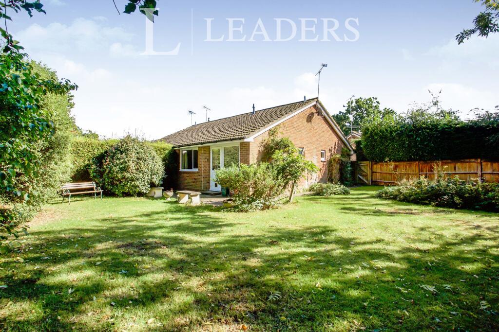 2 bed Bungalow for rent in Woking. From Leaders Sales - Woking