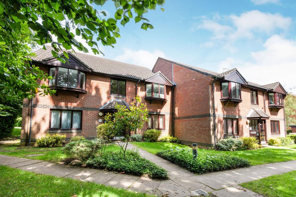 2 bed 1st Floor Flat for rent in Woking. From Leaders Sales - Woking
