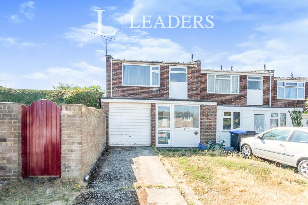 3 bed Detached for rent in Pyle Hill. From Leaders Sales - Woking 3 bed Detached for rent in Pyle Hill. From Leaders Sales - Woking