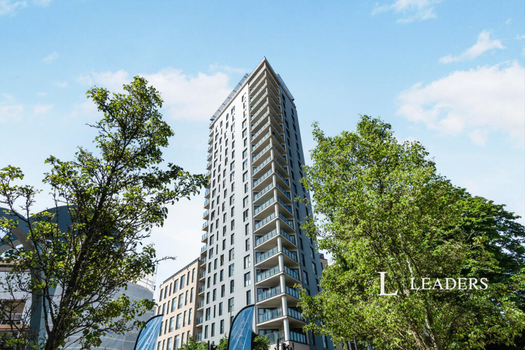 1 bed 1st Floor Flat for rent in Pyle Hill. From Leaders Sales - Woking