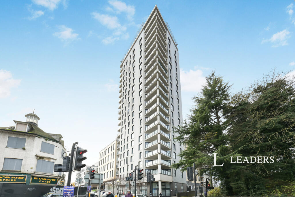 1 bed 1st Floor Flat for rent in Pyle Hill. From Leaders Sales - Woking