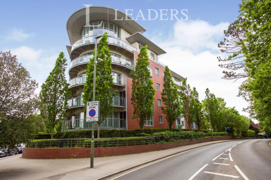 2 bed 1st Floor Flat for rent in Pyle Hill. From Leaders Sales - Woking