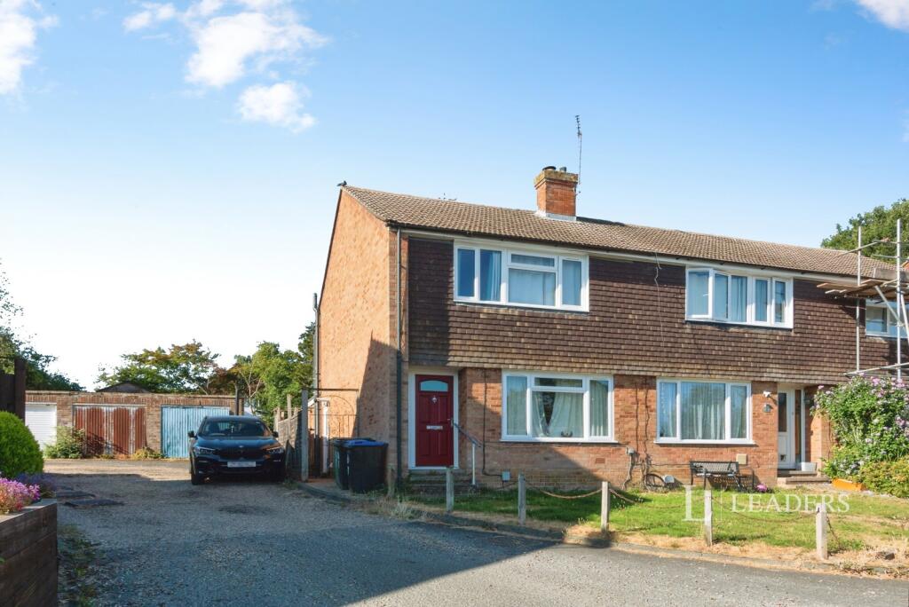 4 bed Detached for rent in Woking. From Leaders Sales - Woking