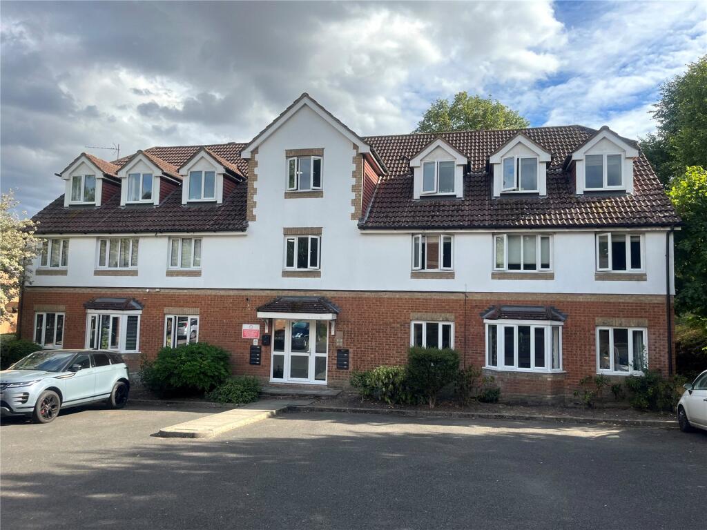 1 bed 1st Floor Flat for rent in Woking. From Leaders Sales - Woking