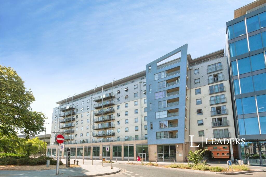 2 bed 1st Floor Flat for rent in Woking. From Leaders Sales - Woking