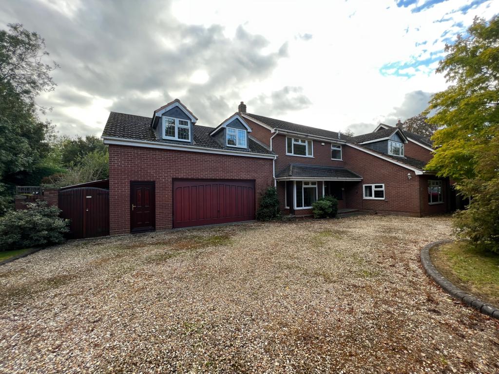 5 bed Semi-Detached for rent in Lichfield. From Let It Be Properties Ltd