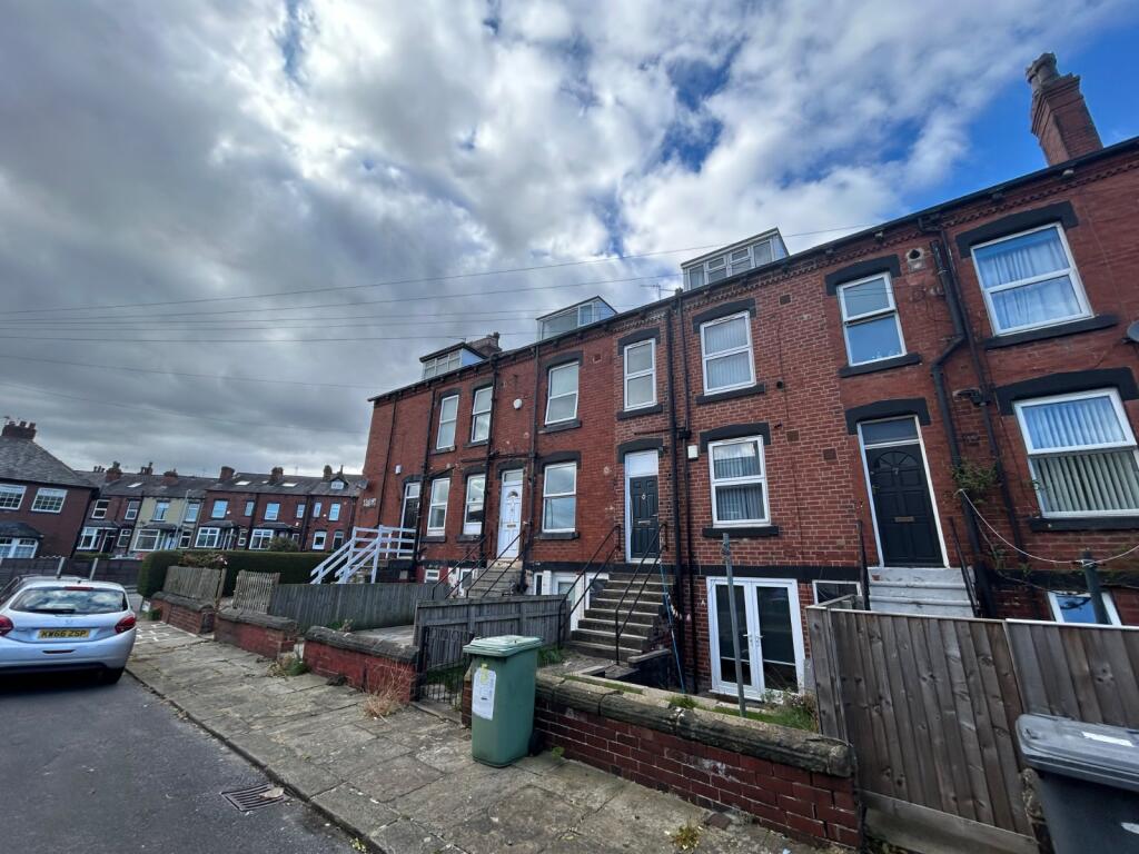 2 bed Mid Terraced House for rent in Leeds. From Linley & Simpson - Headingley