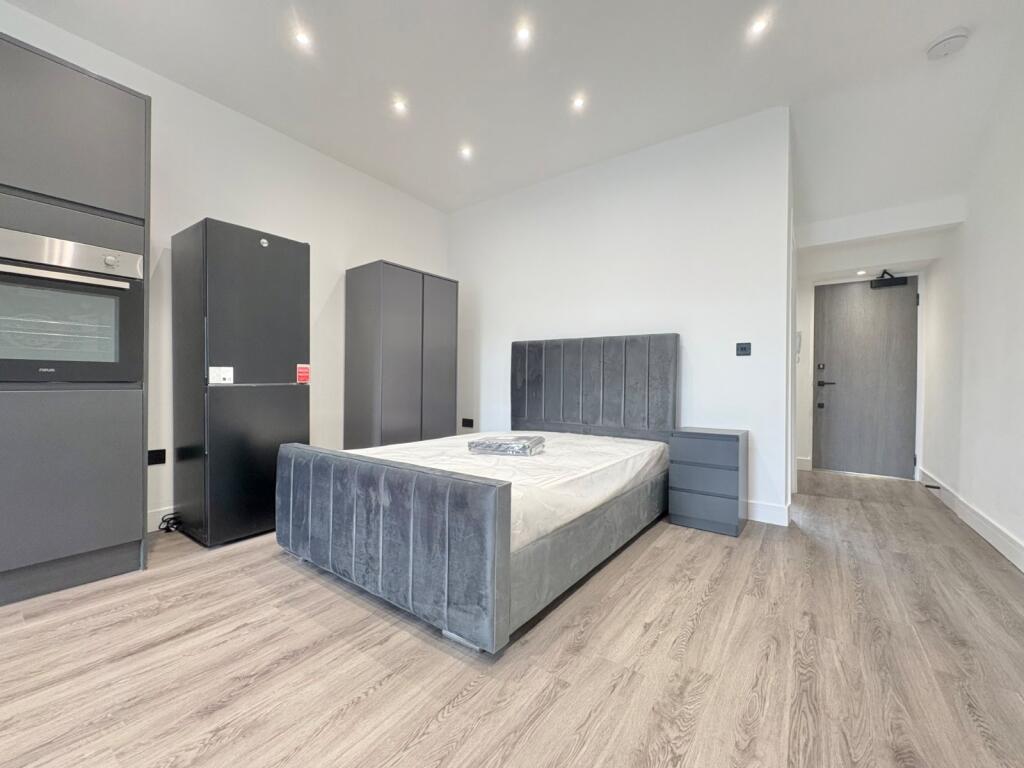 4 bed 1st Floor Flat for rent in Leeds. From Linley & Simpson - Headingley 4 bed 1st Floor Flat for rent in Leeds. From Linley & Simpson - Headingley