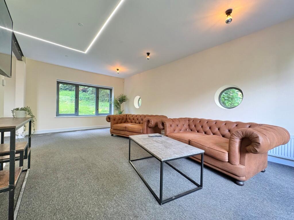 4 bed Detached for rent in Leeds. From Linley & Simpson - Headingley