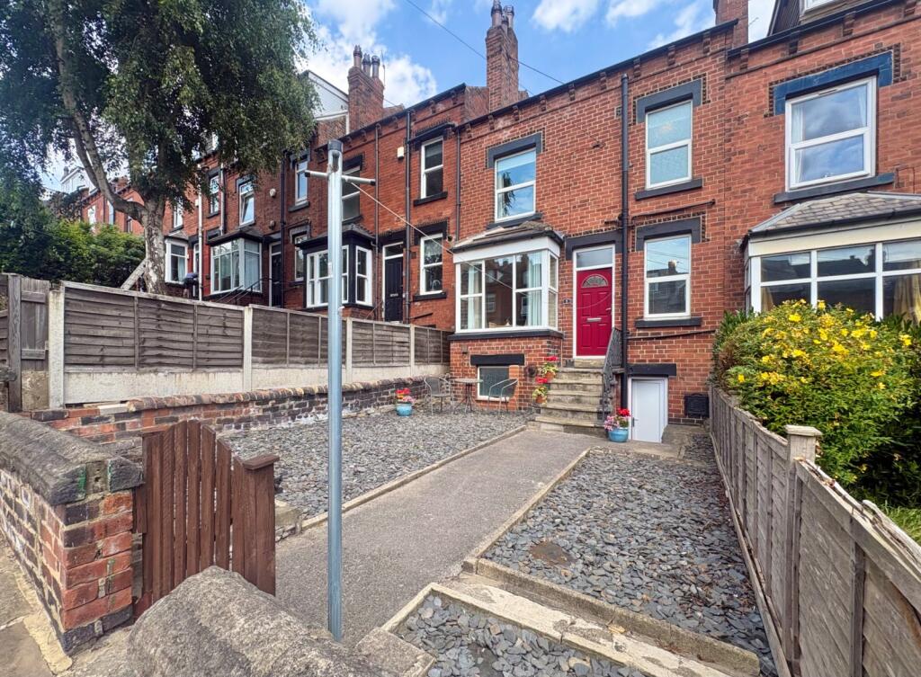 2 bed Mid Terraced House for rent in Leeds. From Linley & Simpson - Headingley 2 bed Mid Terraced House for rent in Leeds. From Linley & Simpson - Headingley