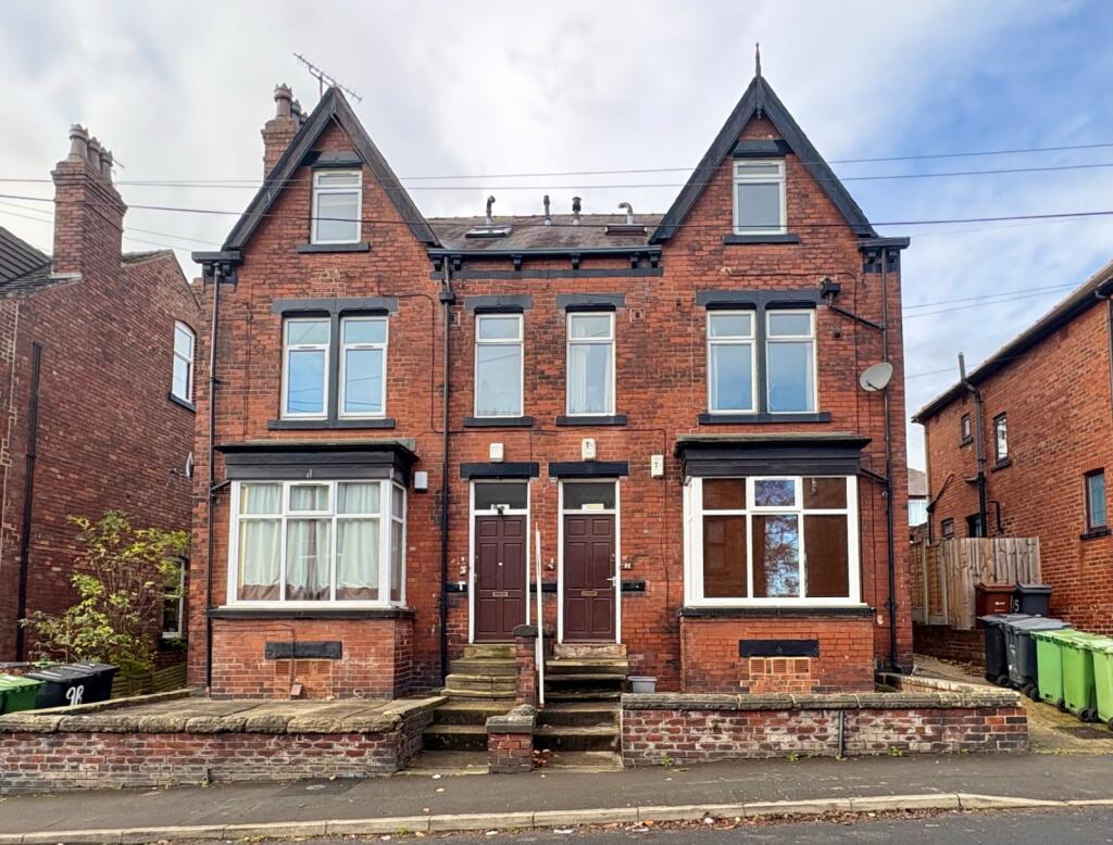 2 bed 1st Floor Flat for rent in Troydale. From Linley & Simpson - Headingley