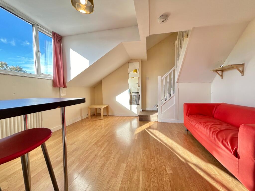 4 bed 1st Floor Flat for rent in Leeds. From Linley & Simpson - Headingley 4 bed 1st Floor Flat for rent in Leeds. From Linley & Simpson - Headingley