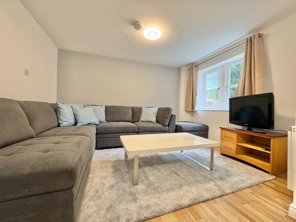 4 bed 1st Floor Flat for rent in Leeds. From Linley & Simpson - Headingley