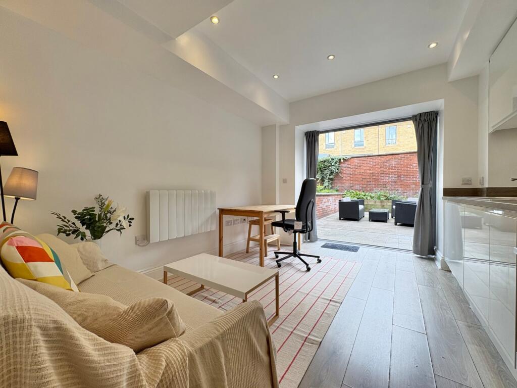 4 bed 1st Floor Flat for rent in Leeds. From Linley & Simpson - Headingley 4 bed 1st Floor Flat for rent in Leeds. From Linley & Simpson - Headingley