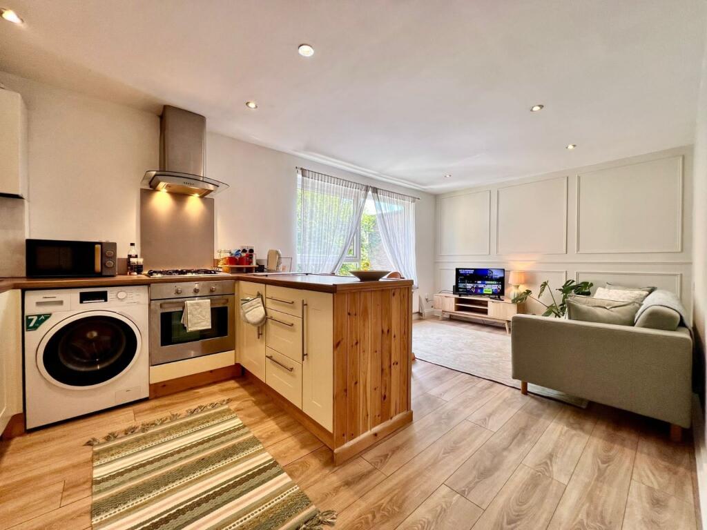 2 bed 1st Floor Flat for rent in Bramhope. From Linley & Simpson - Headingley 2 bed 1st Floor Flat for rent in Bramhope. From Linley & Simpson - Headingley