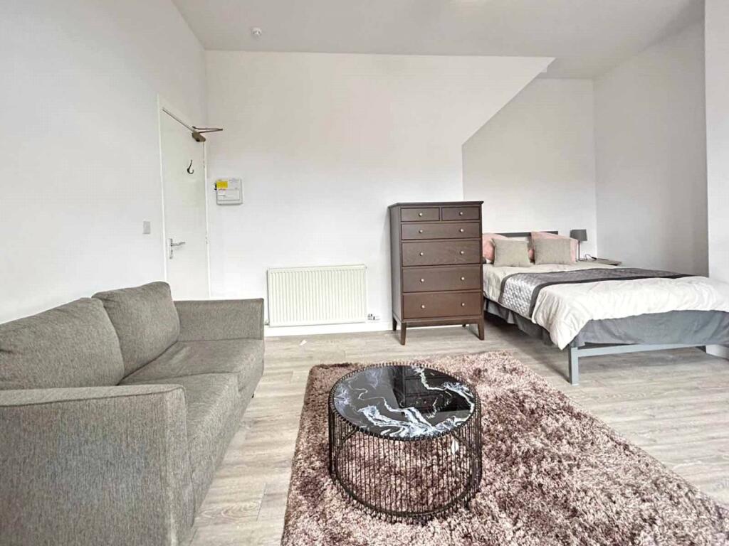 1 bed 1st Floor Flat for rent in Leeds. From Linley & Simpson - Headingley