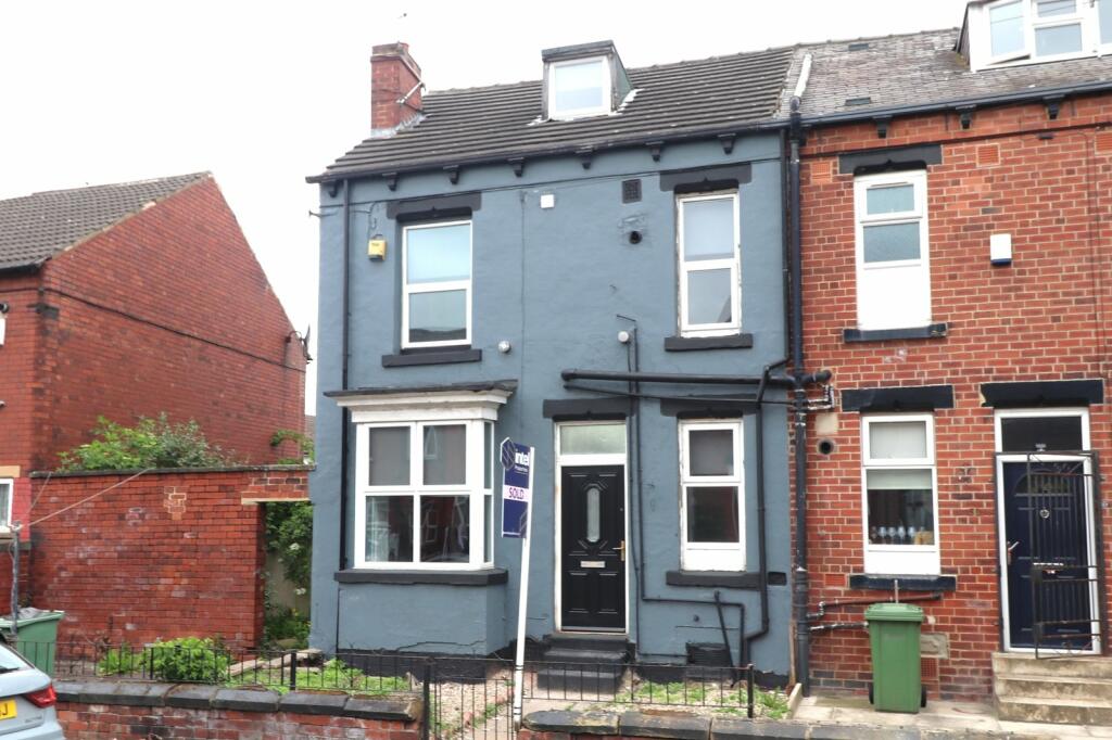 3 bed Mid Terraced House for rent in Leeds. From Linley & Simpson - Pudsey