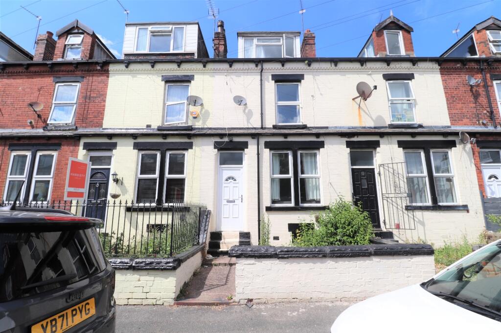 4 bed Mid Terraced House for rent in Leeds. From Linley & Simpson - Pudsey 4 bed Mid Terraced House for rent in Leeds. From Linley & Simpson - Pudsey