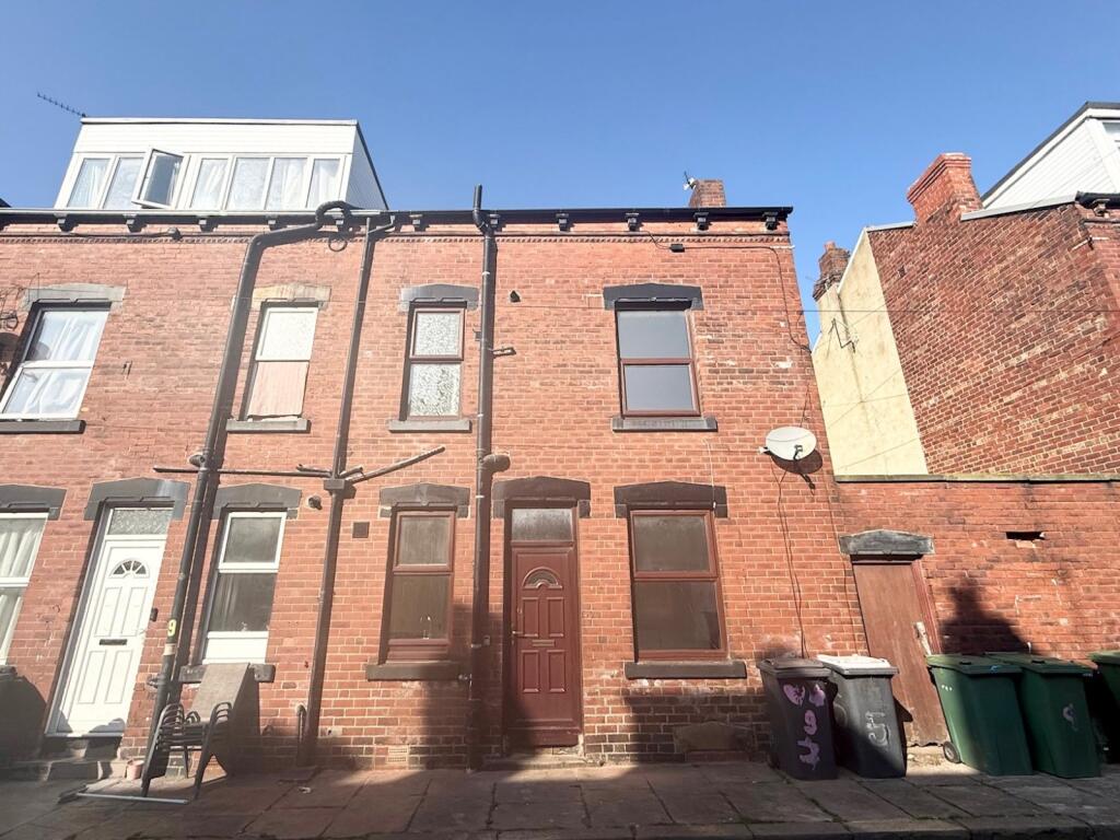 2 bed Mid Terraced House for rent in Troydale. From Linley & Simpson - Pudsey