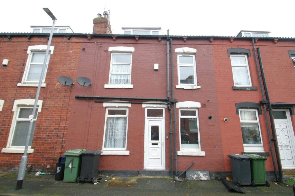 3 bed Mid Terraced House for rent in Leeds. From Linley & Simpson - Pudsey