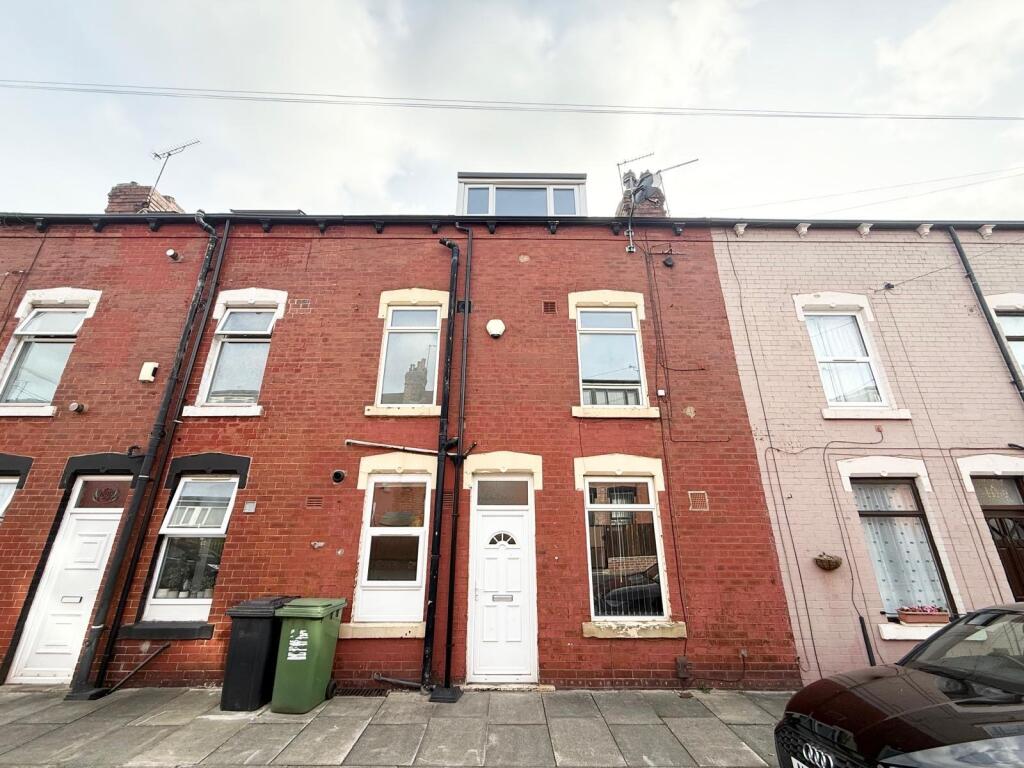 2 bed Mid Terraced House for rent in Leeds. From Linley & Simpson - Pudsey