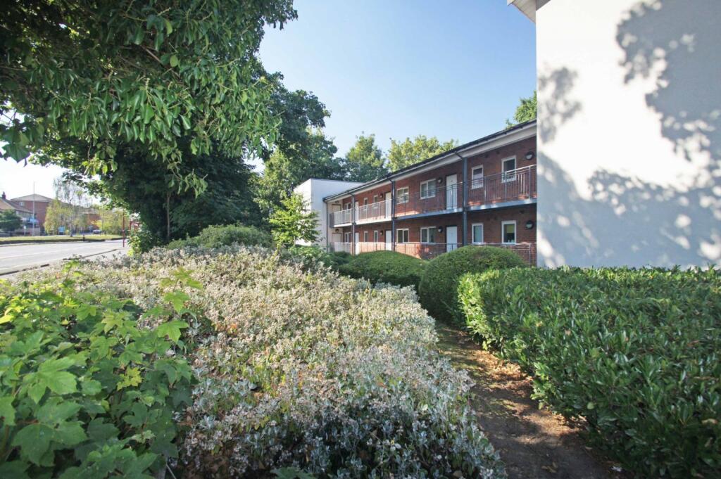 2 bed 1st Floor Flat for rent in Troydale. From Linley & Simpson - Pudsey