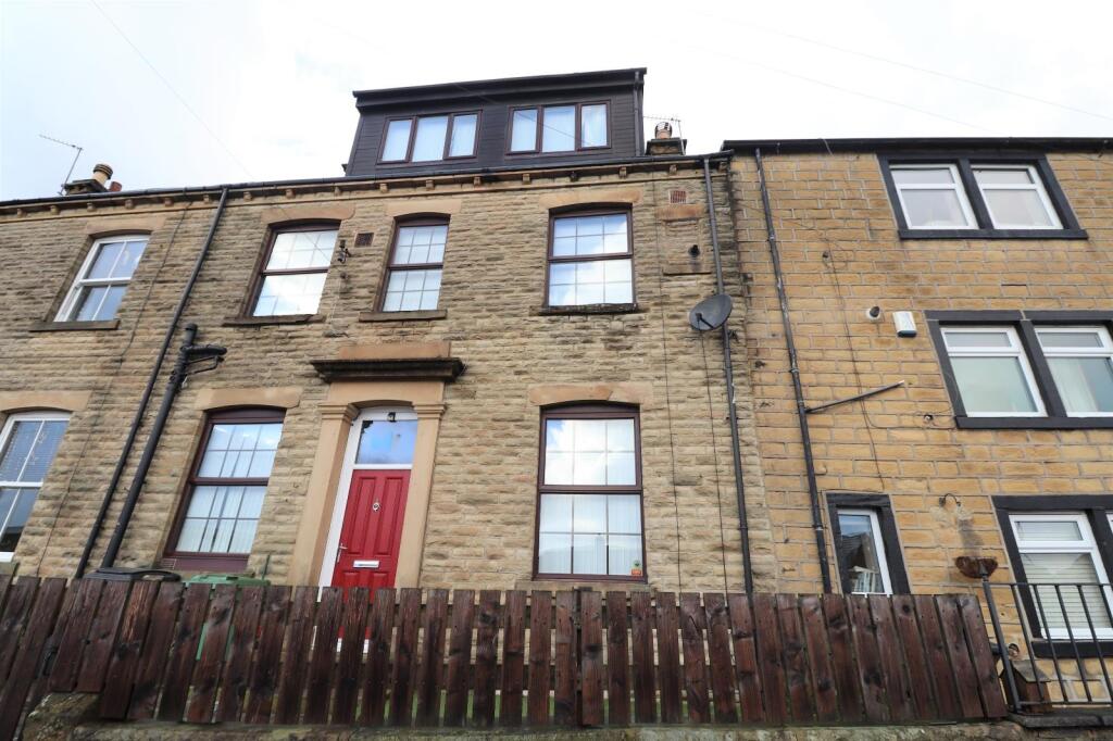 3 bed Mid Terraced House for rent in Pudsey. From Linley & Simpson - Pudsey