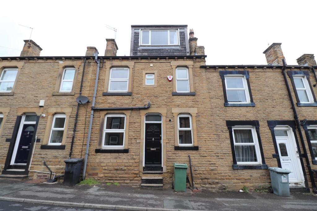 3 bed Mid Terraced House for rent in Leeds. From Linley & Simpson - Pudsey