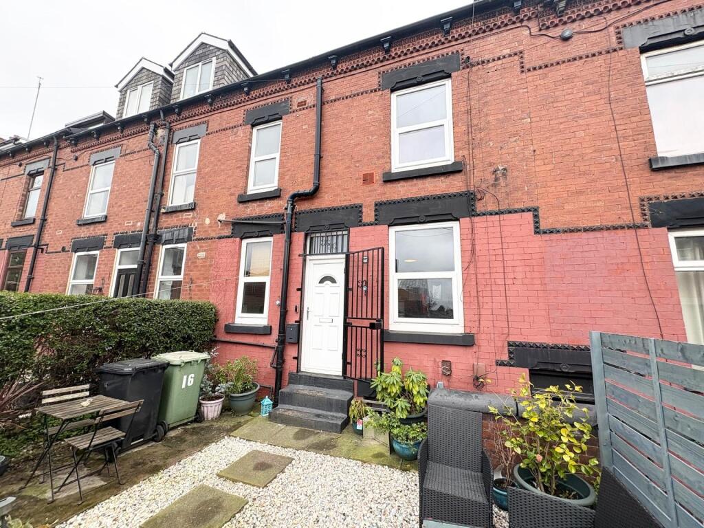 2 bed Mid Terraced House for rent in Leeds. From Linley & Simpson - Pudsey