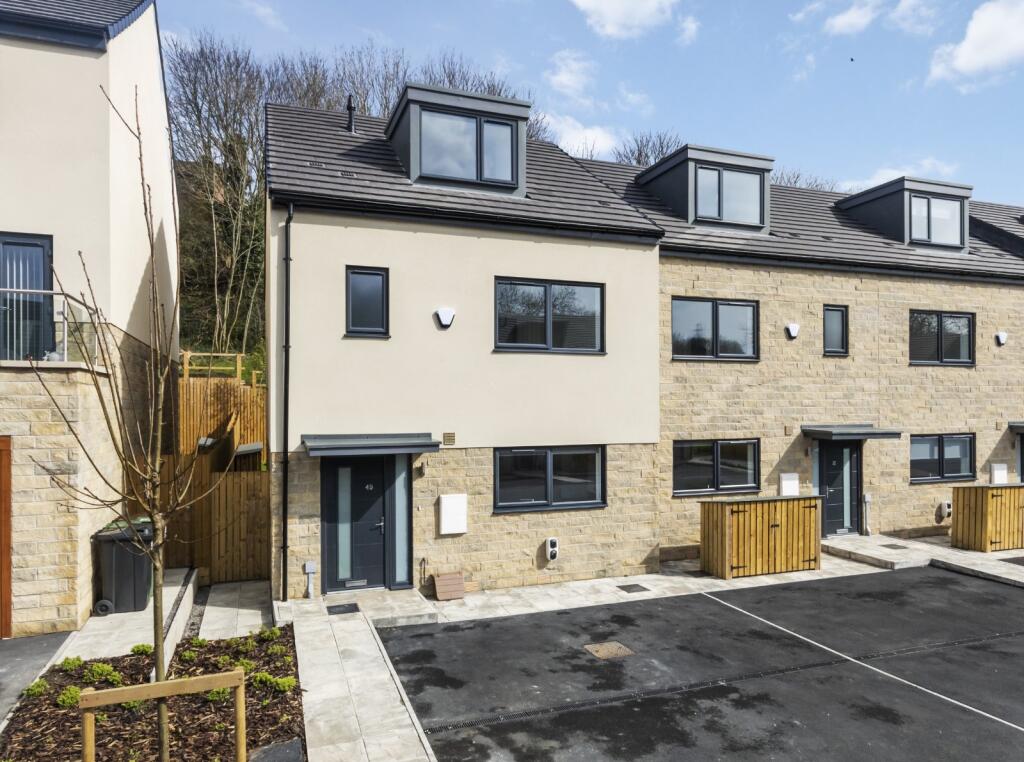 4 bed Detached for rent in Troydale. From Linley & Simpson - Pudsey