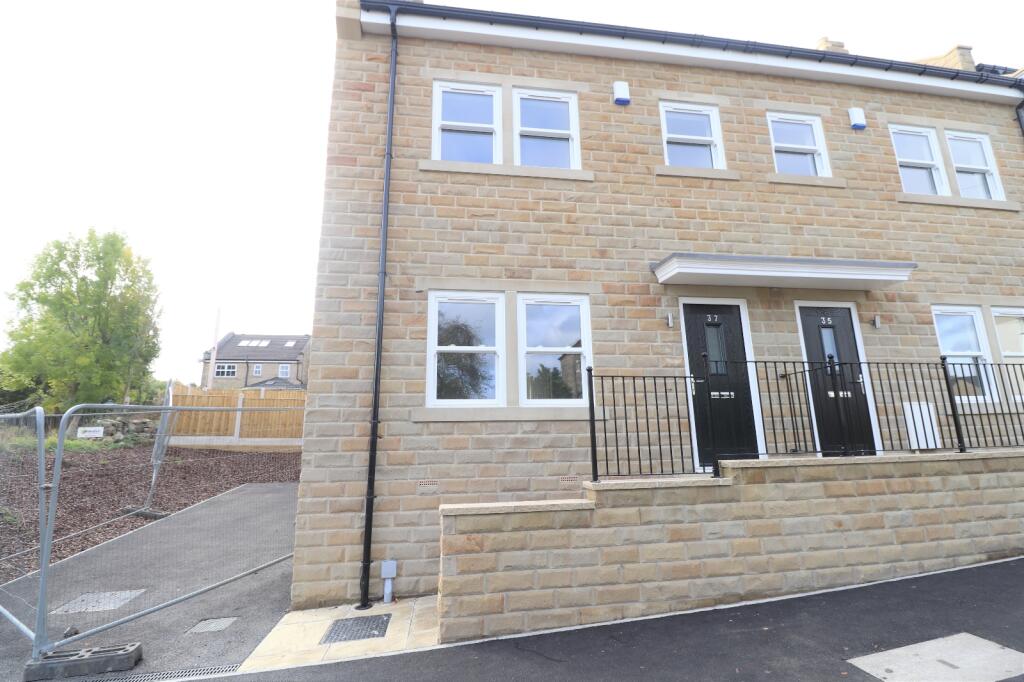 3 bed Detached for rent in Pudsey. From Linley & Simpson - Pudsey 3 bed Detached for rent in Pudsey. From Linley & Simpson - Pudsey