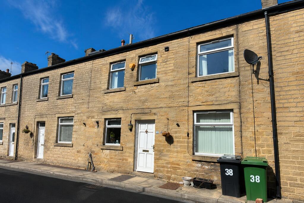 2 bed Mid Terraced House for rent in Pudsey. From Linley & Simpson - Pudsey
