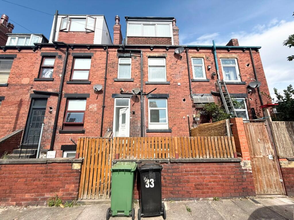 2 bed 1st Floor Flat for rent in Troydale. From Linley & Simpson - Pudsey