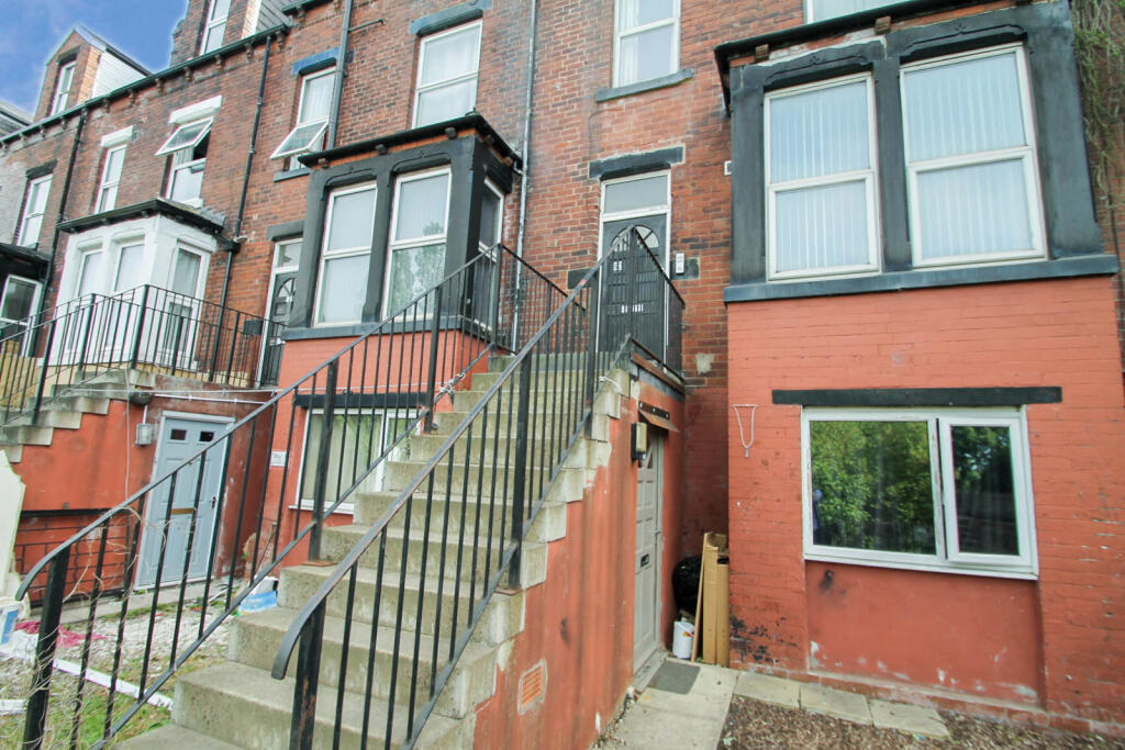 1 bed Mid Terraced House for rent in Leeds. From Linley & Simpson - Pudsey